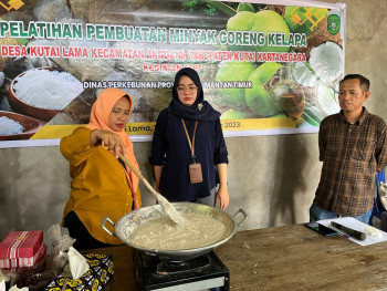 Pelatihan Minyak Goreng Kelapa Dorong Ekonomi Lokal