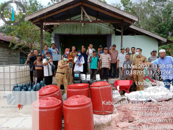 Disbun Serahkan Bantuan Alat Pasca Panen Karet