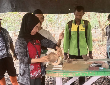 Tingkatkan Pendapatan Melalui Pelatihan Pengolahan Batok Kelapa